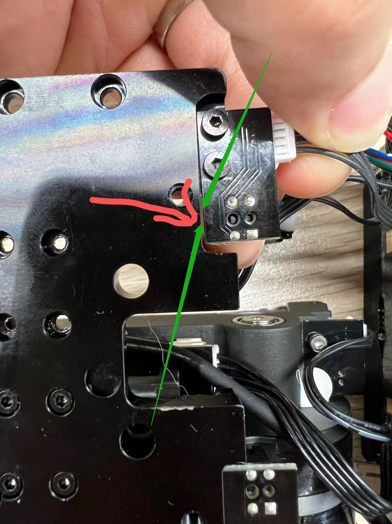 Error code: 13-12/13-18 The extruder is continuously pulled up and