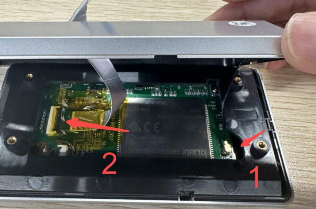 disconnect_the_antenna_and_the_screen_ffc_cable.png