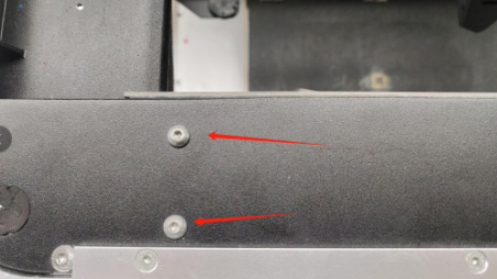use_an_h2.5_screwdriver_to_remove_the_screws_securing_the_bearing_blocks_at_both_ends.png